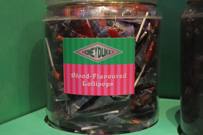 آبنبات با طعم خون (Blood-Flavoured Lollipop)